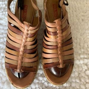 Pikolinis wedge sandals